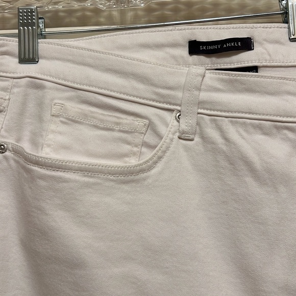 18. 🎉HP🎉. NYDJ Skinny Ankle Jeans in Optic White - Picture 6 of 12